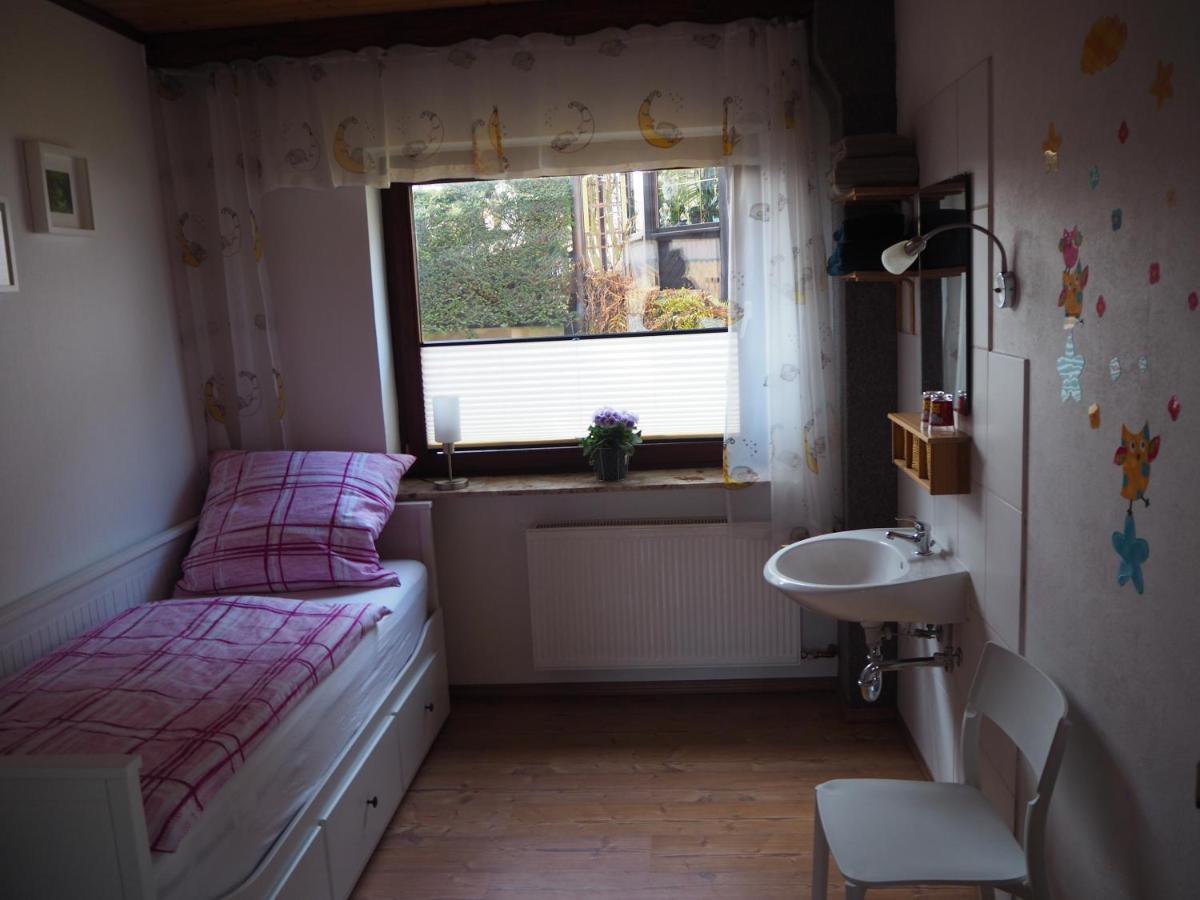 Haus Waldesruh, 3 Ferienwohnungen Hemfurth-Edersee Bagian luar foto